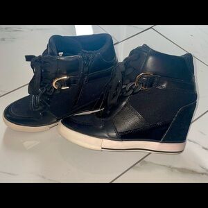 ALDO Sneaker Wedges with chunky chain